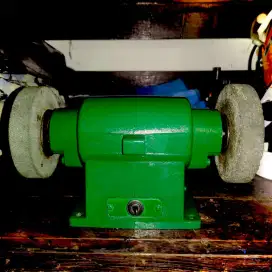 Gerinda duduk bosch 6 inch kondisi mantap tenaga jos siap pake