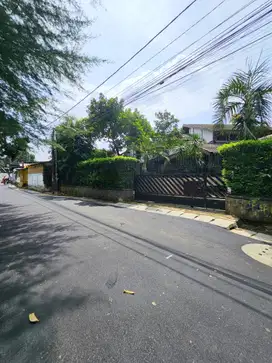 Rumah Dijual Cipete - Kemang. Bangunan lama. lingkungan tenang. NEGO