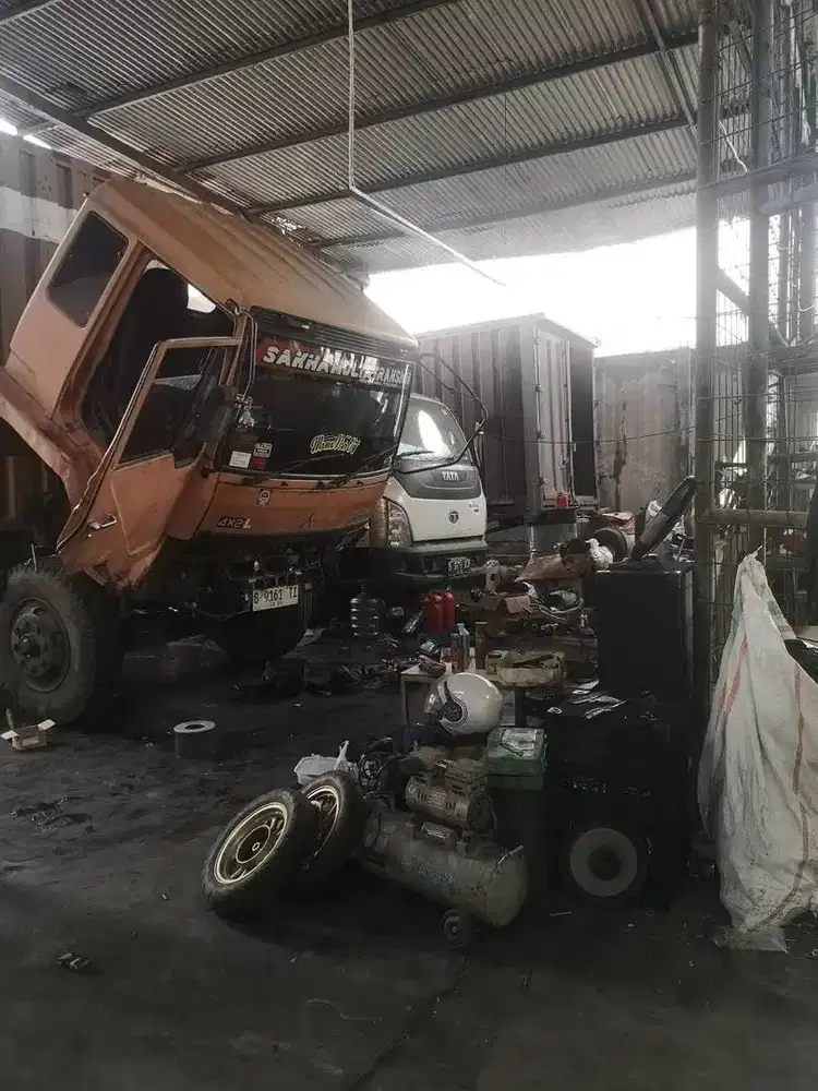 Operator las dan helper las untuk bengkel karoseri truk