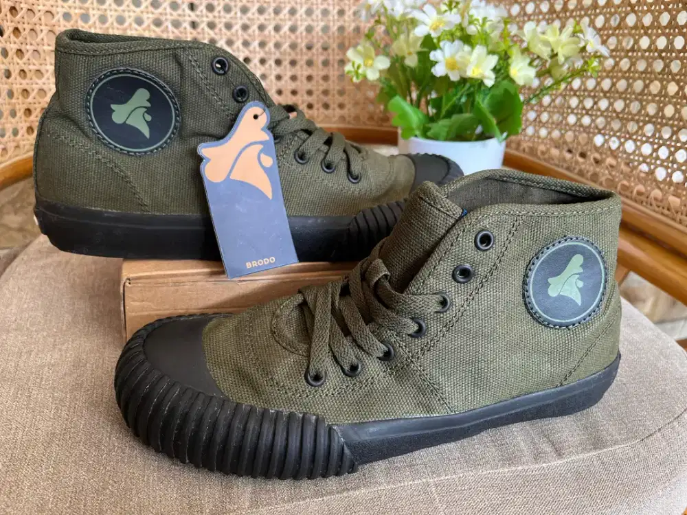 BRODO sepatu sneakers original