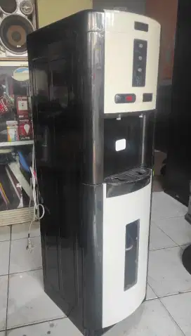 Dispenser Miyako galon bawah 3 kran panas normal dan dingin