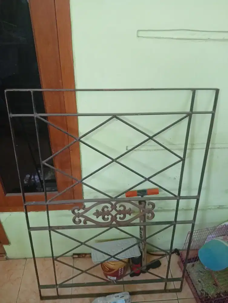 Terali besi untuk jendela vintage