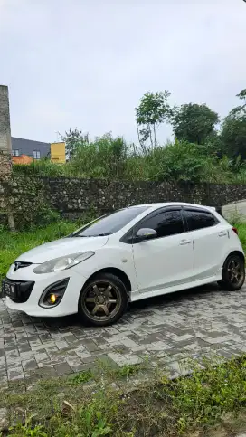 Di jual mazda 2 HB type R, AT 2012