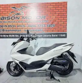 ISTIMEWA! HONDA PCX CBS ISS KEYLESS 160 TAHUN 2023 WARNA PUTIH
