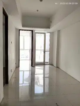 dijual murah 2BR apartemen Linden pusat kota lantai rendah
