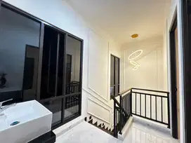 Rumah Ready 2 Lantai Modern Dekat Stasiun Bekasi Timur, Dijual Murah