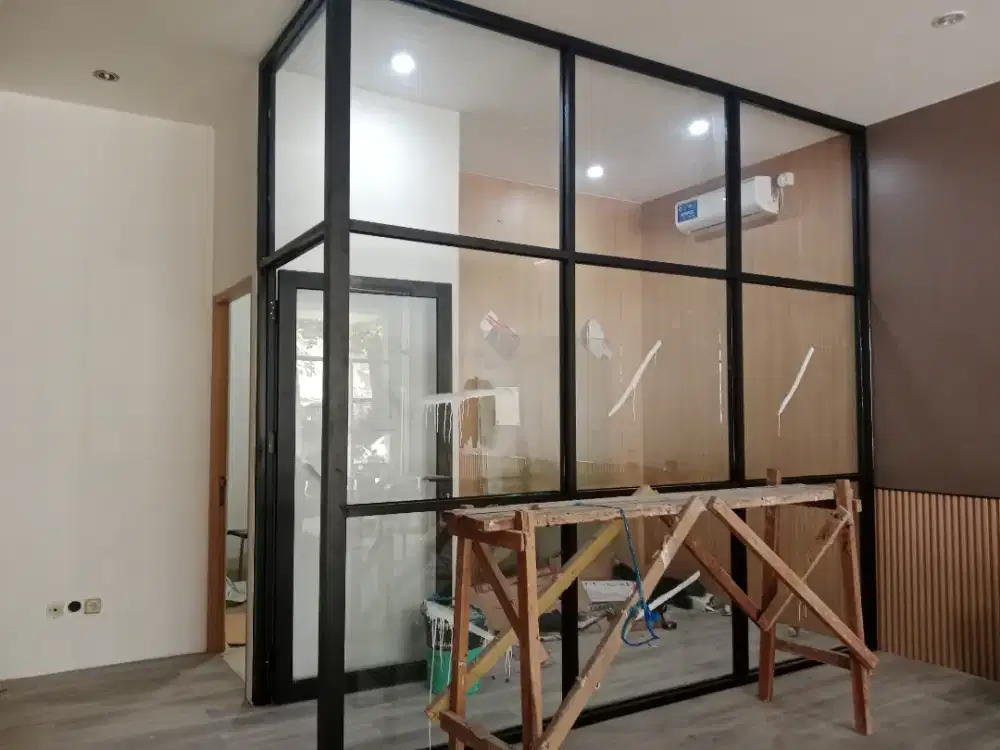 Kusen aluminium pintu aluminium partisi aluminium kaca