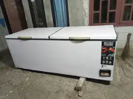 Freezer bok merek Gea kapasitas 1200 liter
