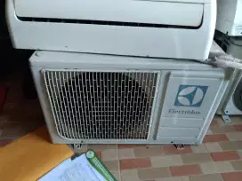 AC setengah pk elektrolux