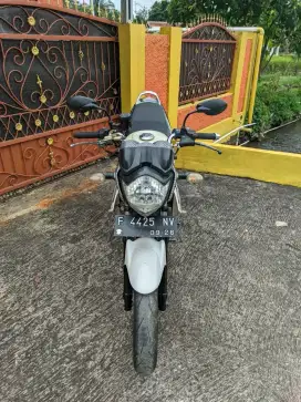 jual motor kesayangan Vixion 2011