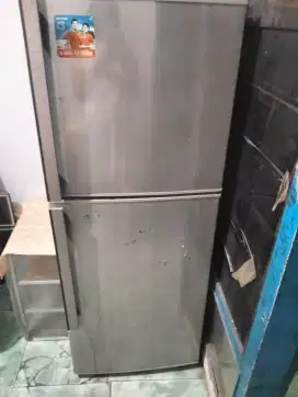 Jual kulkas dua pintu merk Sharp