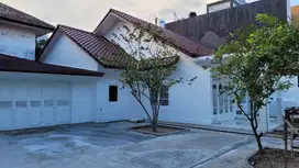 Rumah disewakan di Kebayoran Baru Jakarta Selatan