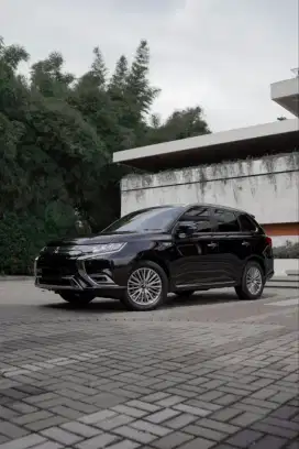 Mitsubishi Outlander PHEV 2019/2020 Hybrid EV Listrik