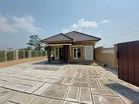 RUMAH CANTIK PARKIRAN LUAS DI MAGELANG KOTA