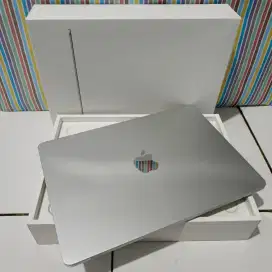 Macbook Air M2 2022 13inch 8/256GB Siap Pakai