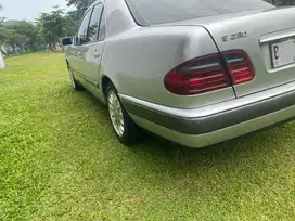 Mercedes-Benz E230 1998 Bensin