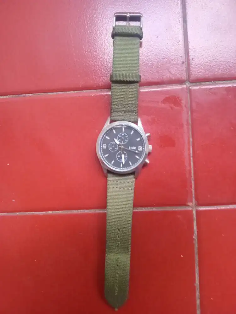Jam tangan pria analog eiger original pake batre baru