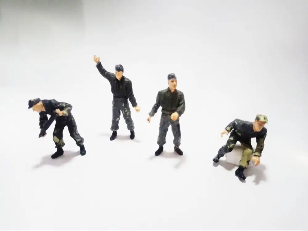 German Tank Supplies & Crew