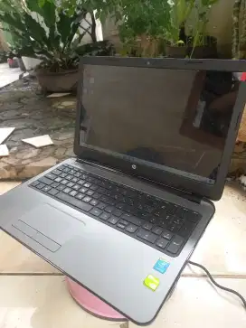 Laptop HP Layar Lebar dobel VGA