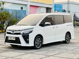 VOXY 2.0AT 2019, PUTIH, KM 50rban PAJAK PANJANG