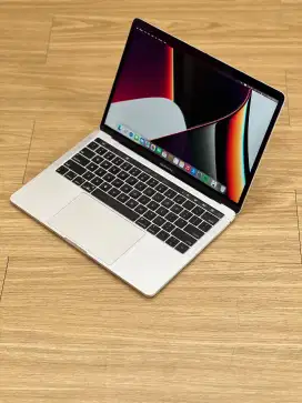 MacBook Pro 2019 , 13 inch , 8/256