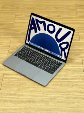 MacBook Pro 2018 , 13 inch , 16/512