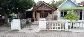 RUMAH DI KELURAHAN SEDURI, BALONGBENDO, SIDOARJO