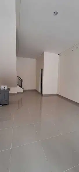 Disewakan Ruko 2 Lantai di Hampton Avenue Gading Serpong Tangerang