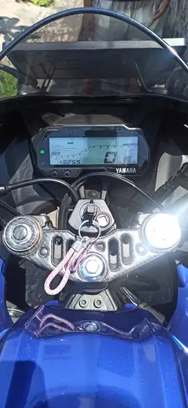 Yamaha R15 V4 tangan pertama