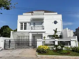 RUMAH BARU MEWAH TIGA LANTAI  DI CLUSTER MEWAH ALAMANDA MANGUNHARJO