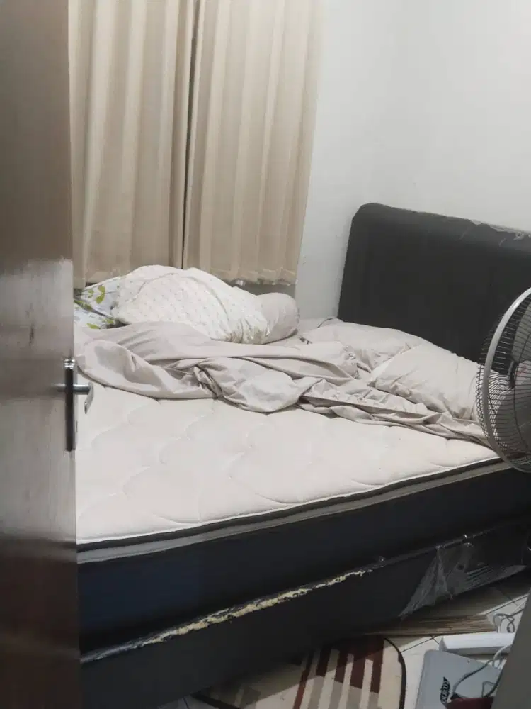 Dijual cepat springbed+Divan merk zinus ukuran 160x200