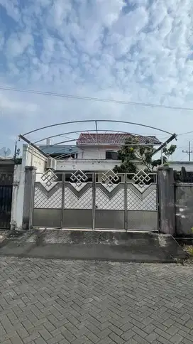 Rumah Darmo Permai Hook Strategis Dekat Jalan Raya
