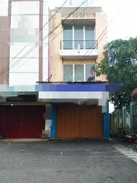 Ruko Siap Untuk Usaha, Lokasi Strategis Di Boulevar Harapan Indah