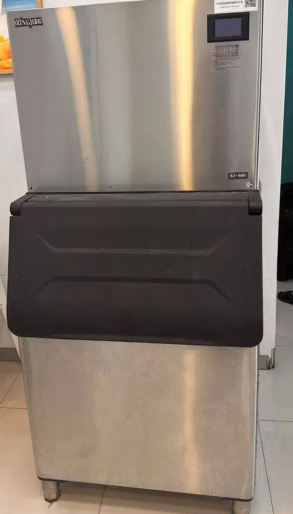 Mesin es batu kristal