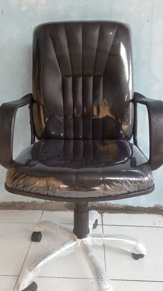 Kursi Kantor / Kursi Direktur / Kursi Putar / KD 811