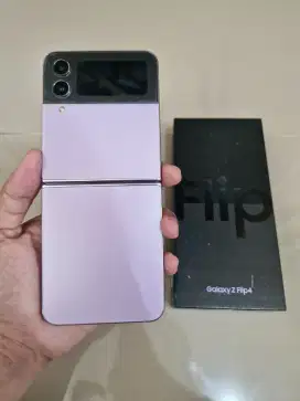 Samsung Z Flip 4 5G 8/512GB fullset mulus pemakaian