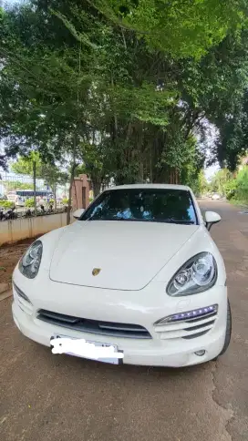 Porsche Cayenne 2011 Putih Mulus