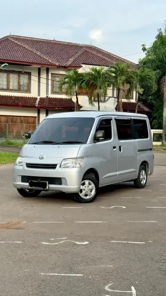 Daihatsu Gran Max Minubus 1.3 Manual Tahun 2019 Silver Metalik