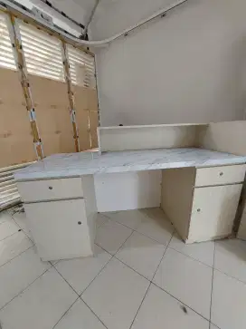 Meja kasir meja front desk meja belajar  P 1,6m L 64cm T 75cm