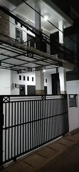Rumah 2 lantai full furnished interior (JAKUT)