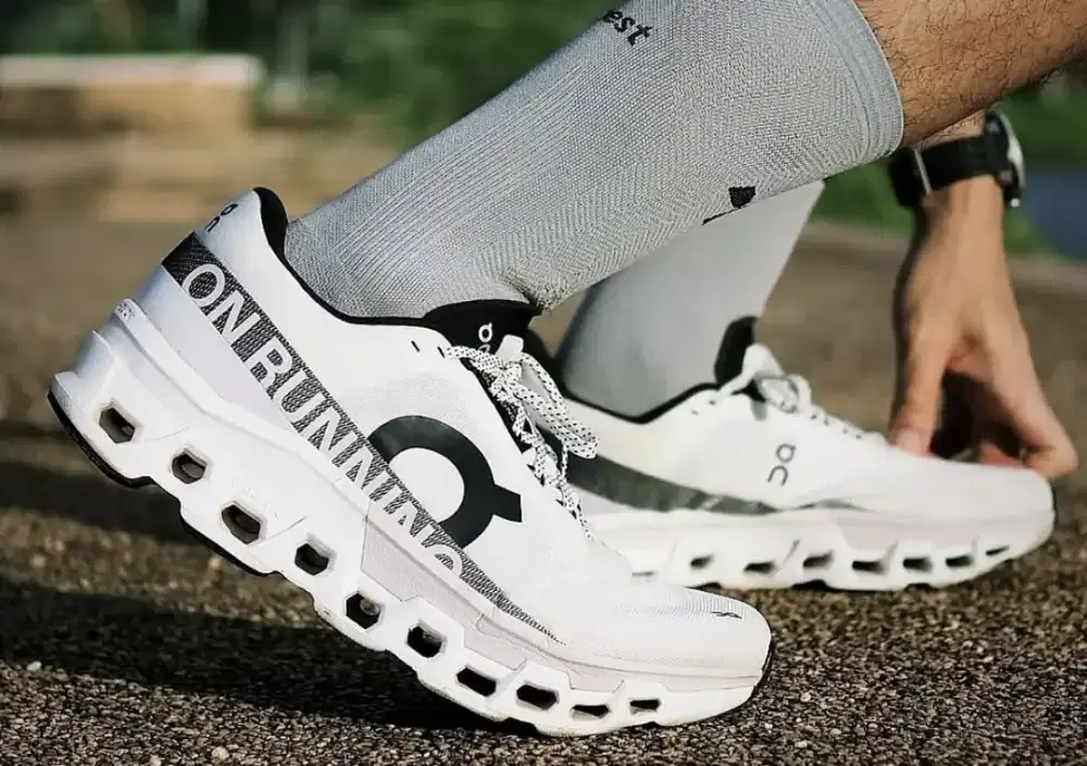 Sepatu oncloud running