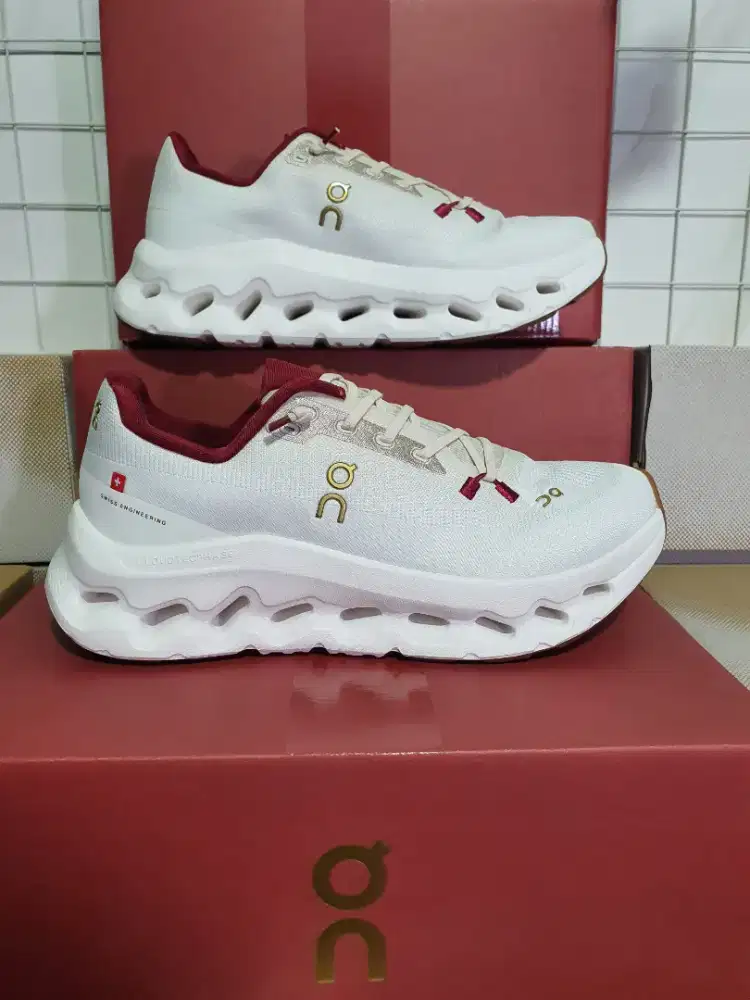 Sepatu oncloud cny