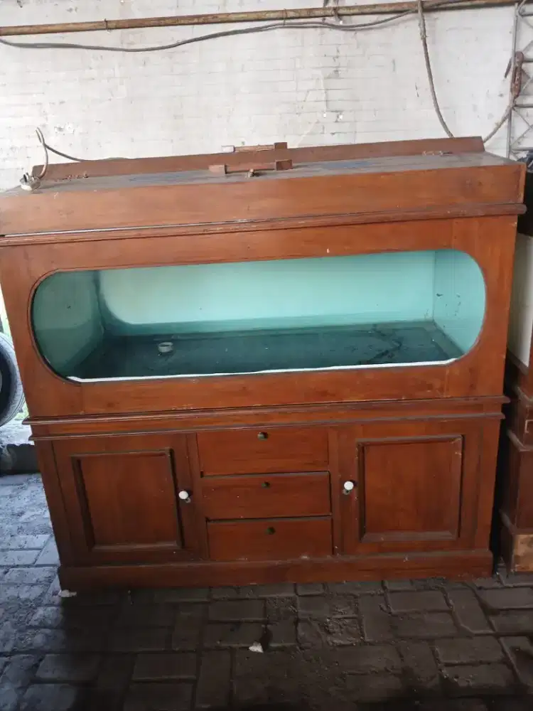 Aquarium beserta lemari