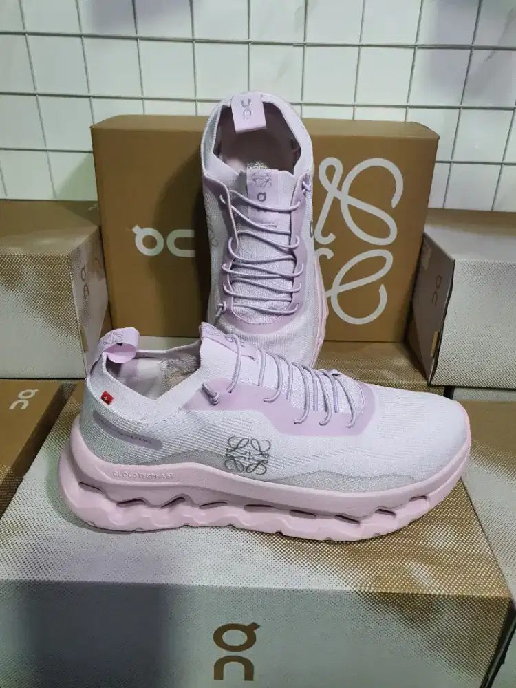 Sepatu oncloud lowe 1 pink