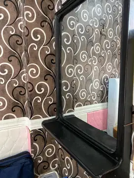 Cermin kaca salon