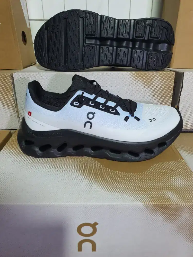 Sepatu oncloud ultra marine