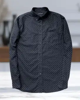 KEMEJA BANANA REP HITAM MOTIF, SIZE : L TO XL (LD 118-120, P76)