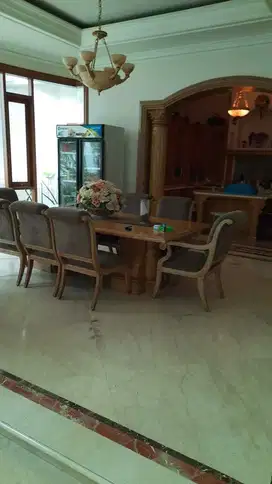 Rumah mewah Classic Sunter Danau Agung jalan lebar depan taman