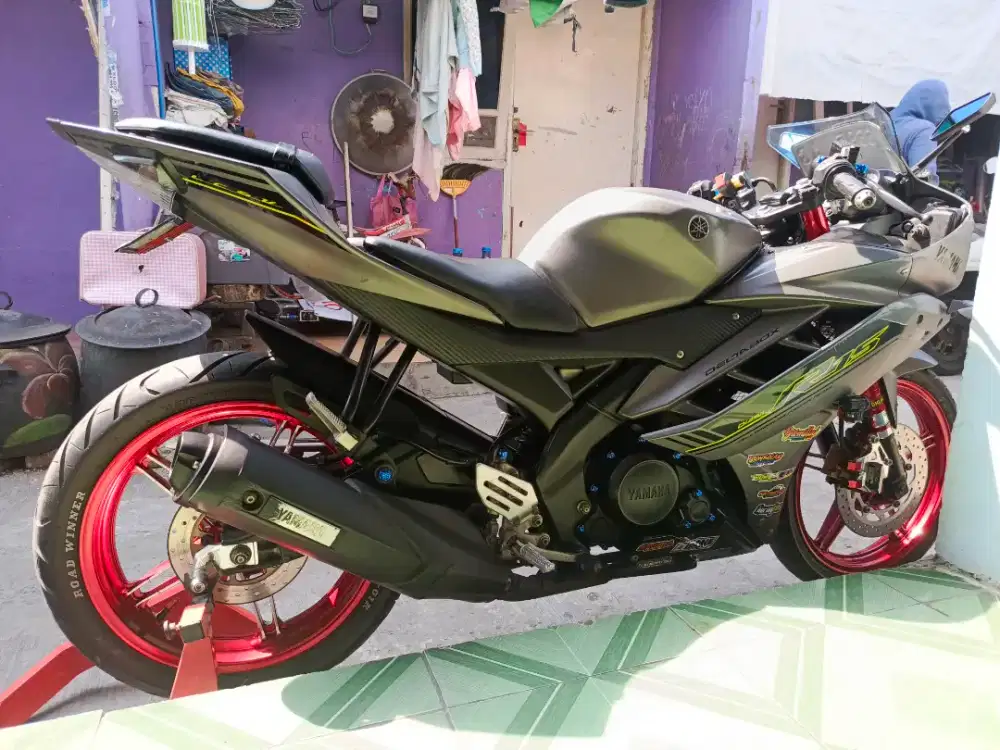 Yamaha R15 V2 2016