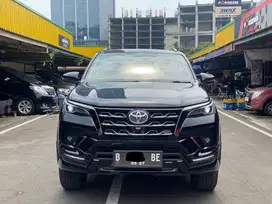 TOYOTA FORTUNER GR 2.4 AT HITAM 2022